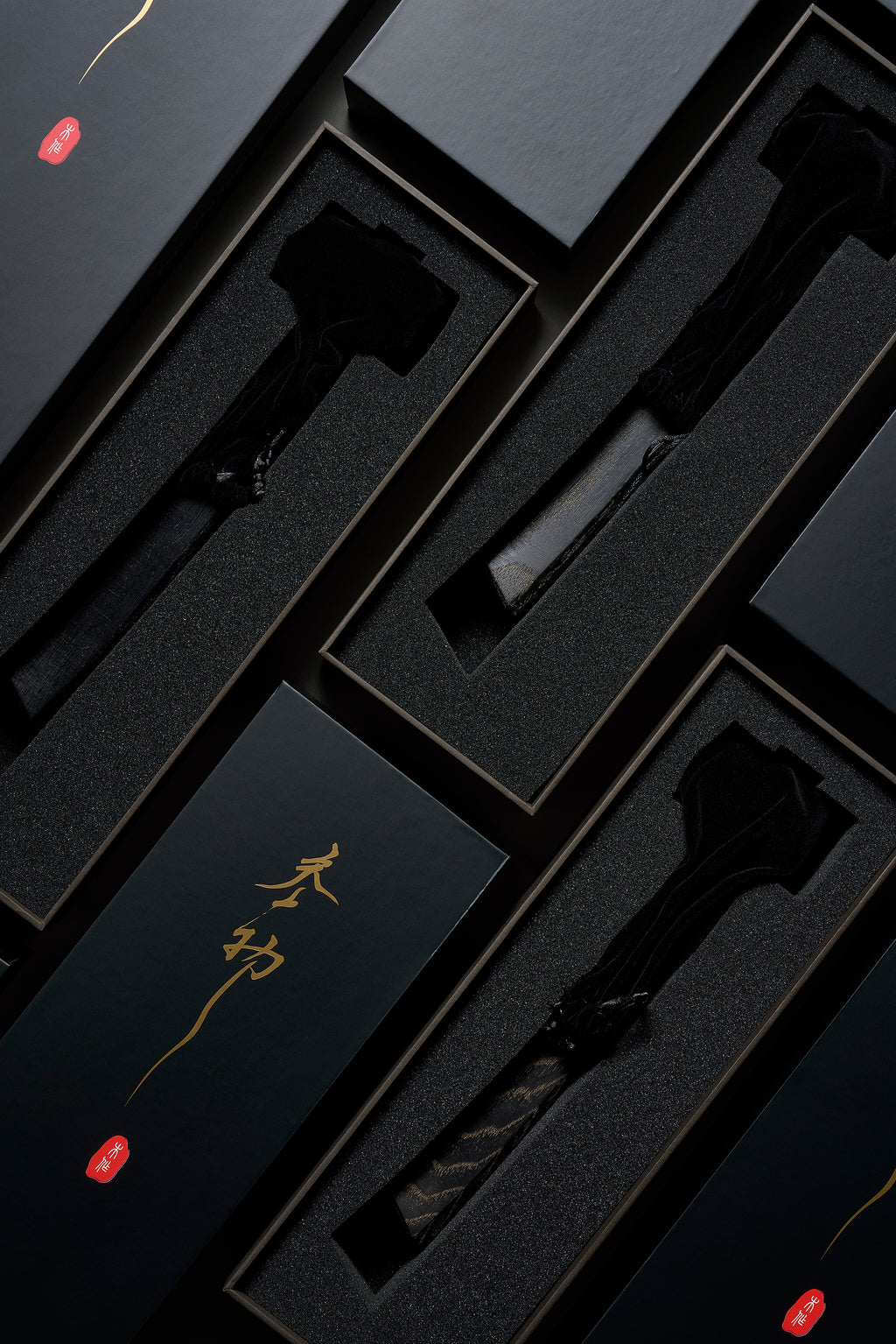 Zen-Wu F-4 hammers in black gift boxes with gold calligraphy, foam-lined