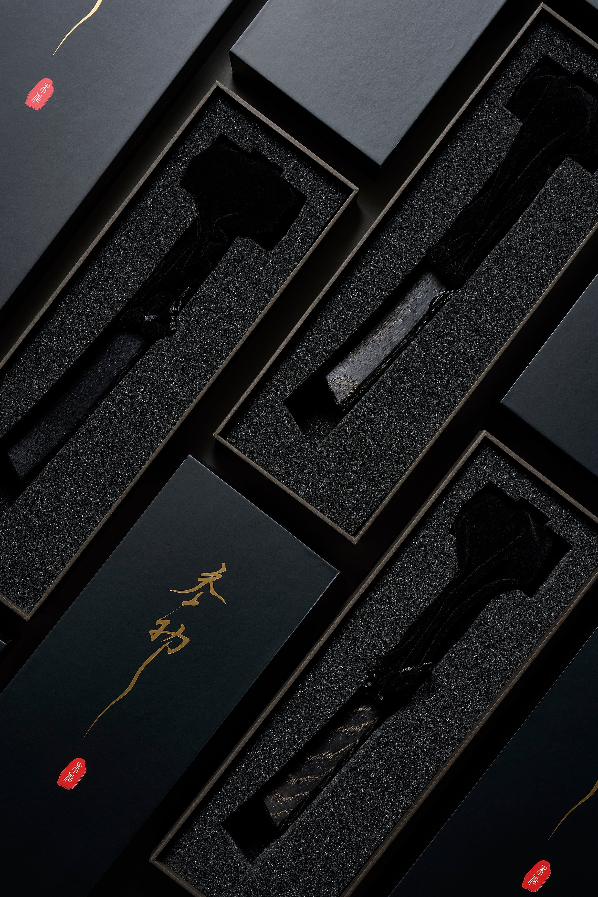 Zen-Wu F-4 hammers in black gift boxes with gold calligraphy, foam-lined