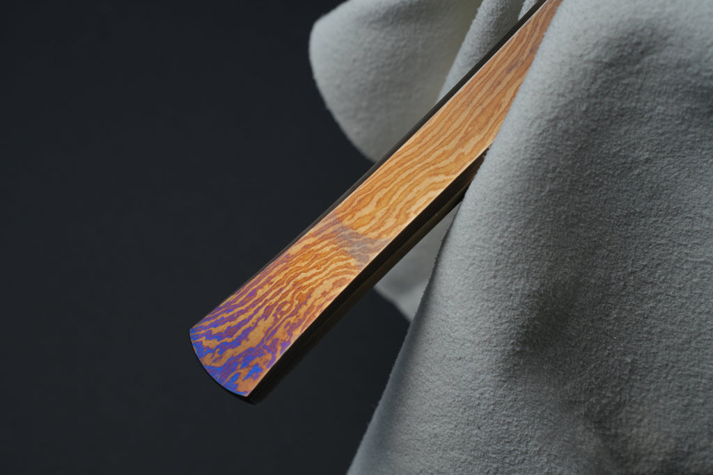 Handle end, Damascus pattern detail