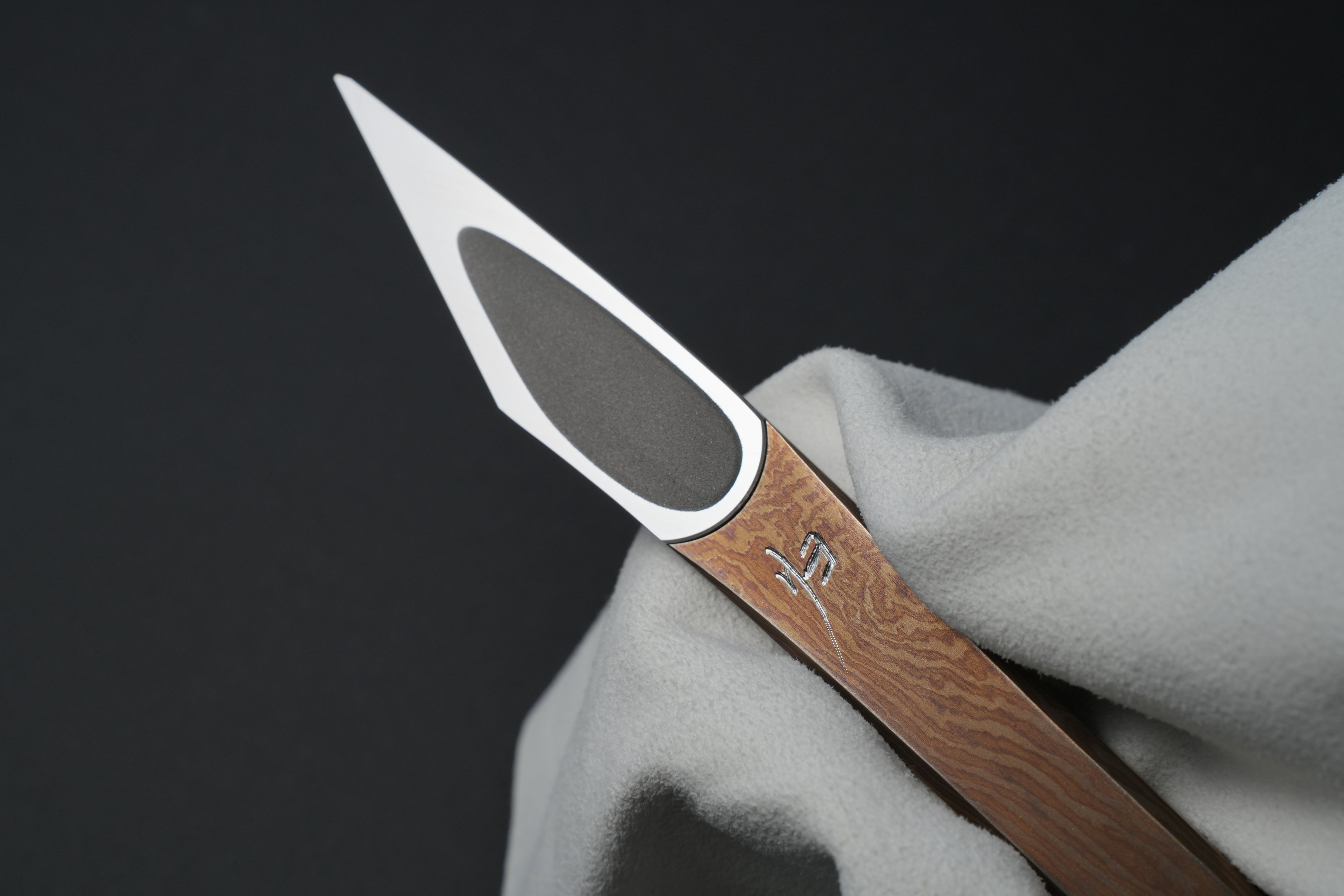 Blade and hollow-ground back